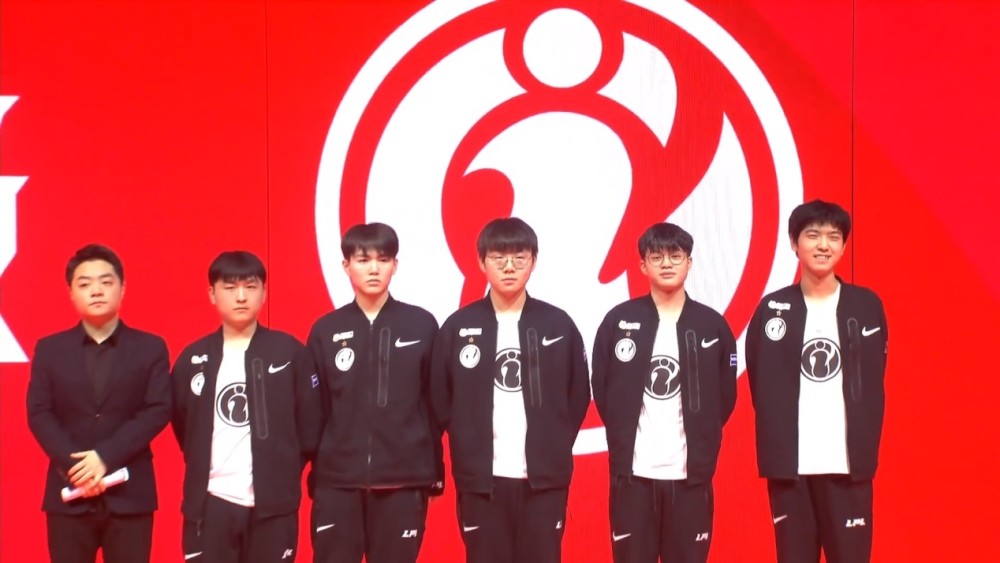 但她在第二 但她在第二